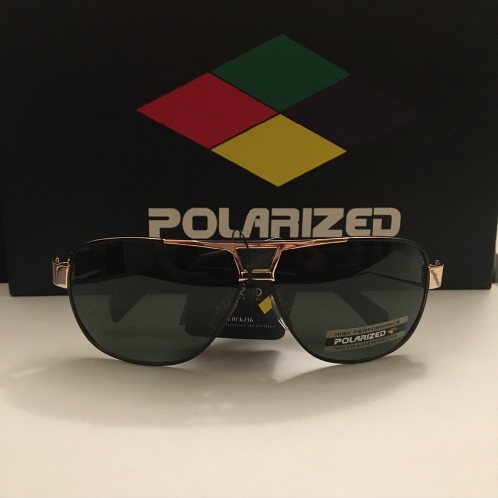 POLARIZED Unisex Black/Silver Aviators